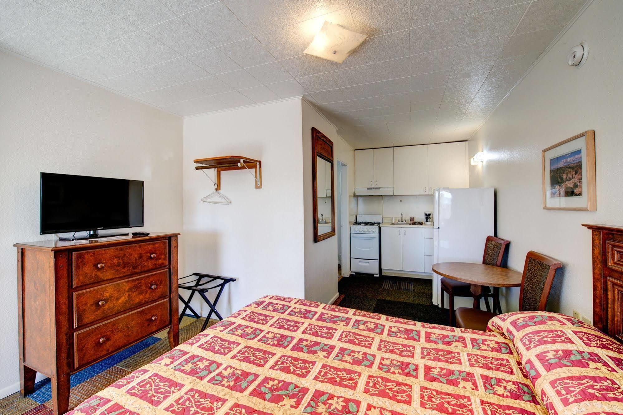 Crimson Hills Motel Parowan Екстериор снимка